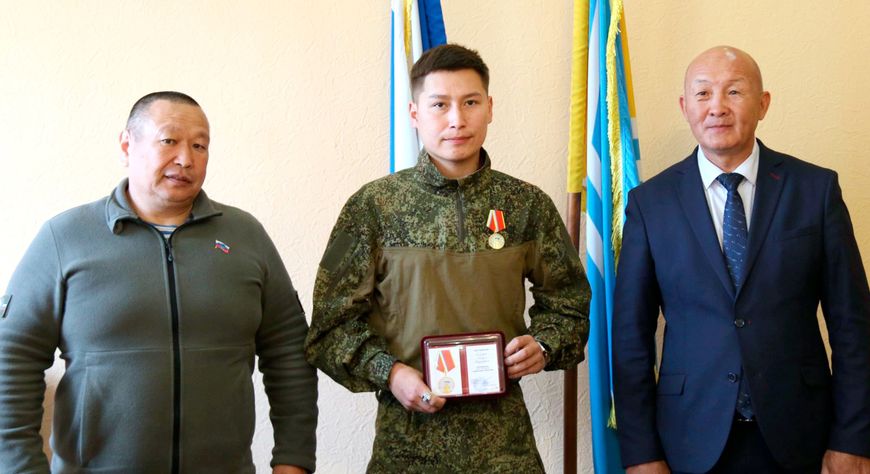 В Верховном Хурале наградили участников специальной военной операции