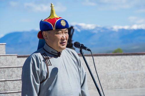 В День Победы глава Тувы исполнил песню «День Победы» на тувинском языке