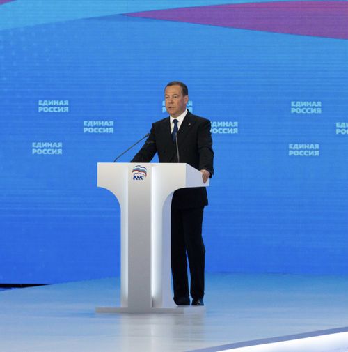 Дмитрий Медведев: "Опора Единой России – это десятки миллионов людей, которые нам доверяют"