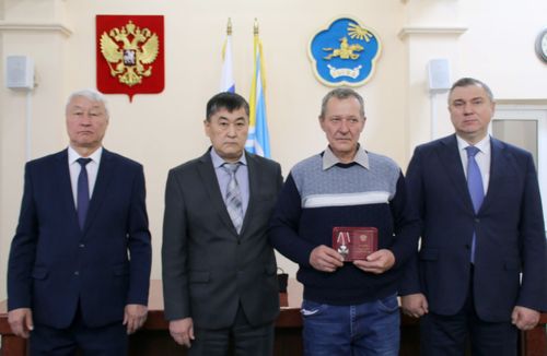 Семьям павших в боях военнослужащих вручены ордена Мужества