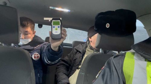 В Туве более 20 водителей остались без прав и машин