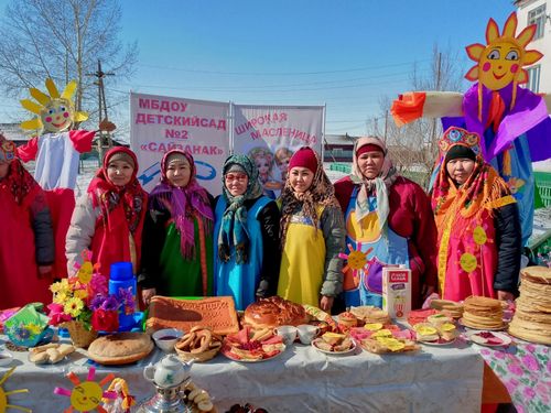 В Эрзинском районе ярко отметили Масленицу