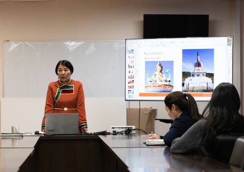 В Кызыле прошла первая лекция цикла о буддийском искусстве