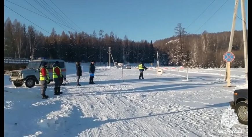 В Туве в Тоджинском районе открыли ледовую переправу через реку Тоора-Хем