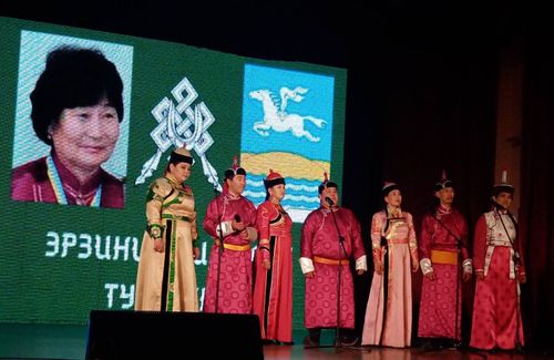 «Эрзинимни алгап тур мен!» деп мөөрейниң тиилекчилери