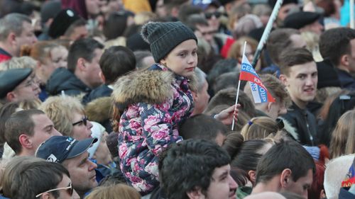 Творится. Крым митинг 2014 дети. Митинг в Крыму сегодня. Митинги в Крыму в 2014 году. Аксенов митинг Крым 2021.