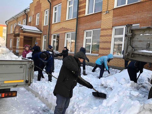 До 21  марта в Кызыле объявлен месячник по очистке снега 