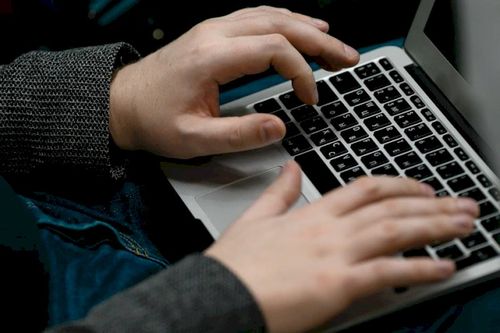 УФСБ России по Туве призывает граждан не поддаваться ложным террористическим угрозам и фейковой информации