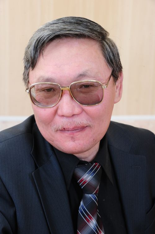 Юбилей поэта-билингва. Верлибры Эдуарда Мижита