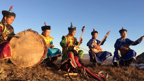 13 августа в 11:00 и 19:00 в эфире кабельных телеканалов «Тува-24» и «Ovaa TV»  смотрите праздничный онлайн-концерт "Шаги в историю"