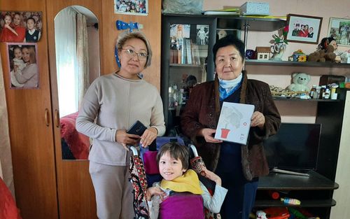 Депутаты оказали благотворительную помощь фонду поддержки детей-инвалидов «Ласточка»