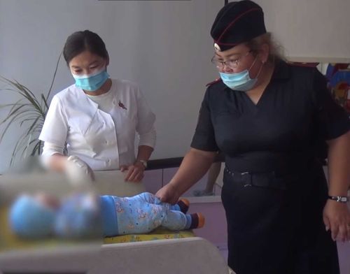 Полиция Тувы взяла под опеку младенца, изъятого у горе-мамаши