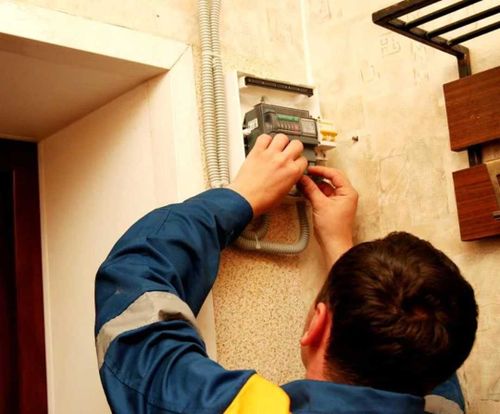 Шолбан Кара-оол поручил минтопэнерго региона отработать вопрос снижения стоимости электроэнергии с федеральными коллегами