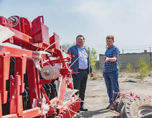 Сельхозпроизводителям Тувы обновляют технику