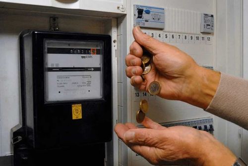 Для населения тариф на электроэнергию упал на 25 и 36 копеек, а для юрлиц почти на 30%