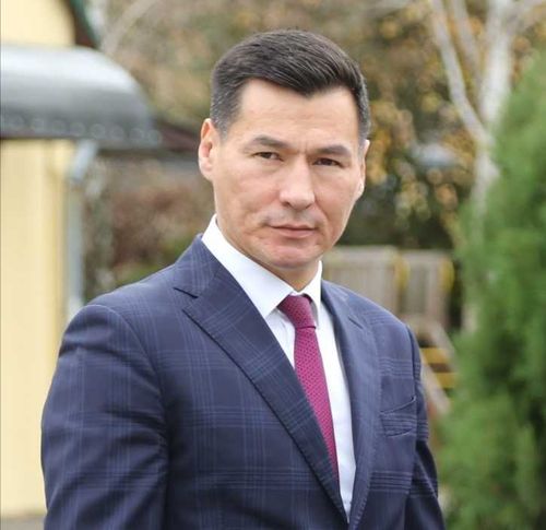 Глава Калмыкии Бату Хасиков поздравил жителей Тувы с Днем республики 