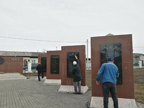 Уборка скверов и памятных мест: активисты «Единой России» наводят чистоту