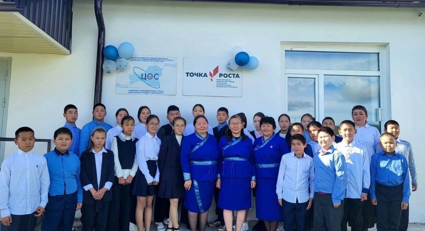 Школа села Тарлаг Пий-Хемского района отметила 100-летний юбилей
