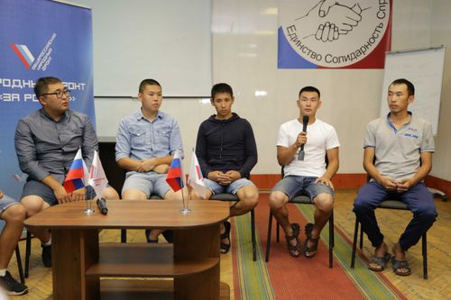 Волонтёры Тувы отремонтировали более 30 домов и восстановили 600 метров забора в Иркутской области 