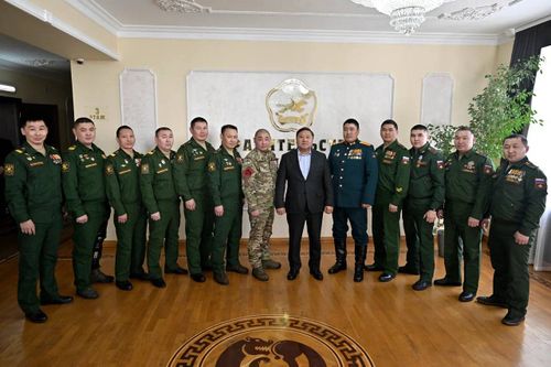Глава Тувы встретился с участниками спецоперации