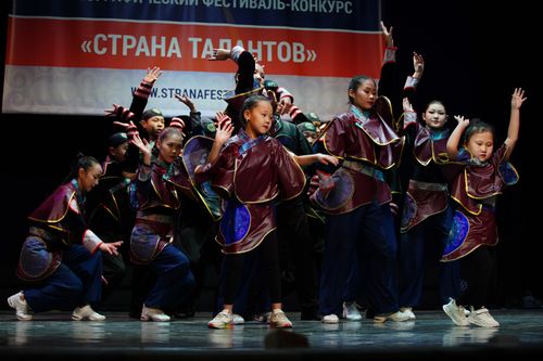 Танцевальный коллектив «Хербис» из Кызылского района стал лучшим на Всероссийском фестивале в Новосибирске