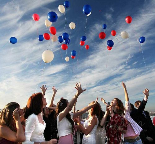 Выпускные вечера могут перенести на август