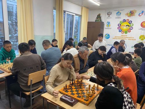 В Кызыле день рождения мастера ФИДЕ отметили шахматным турниром