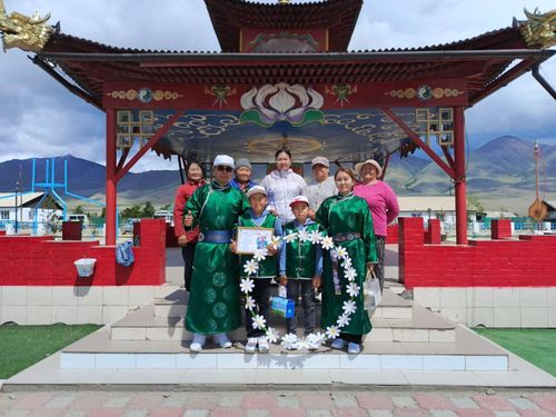 В Монгун-Тайгинском районе чествовали семью защитника Отечества и мастера спорта