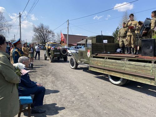 Единороссы поздравили ветеранов Великой Отечественной