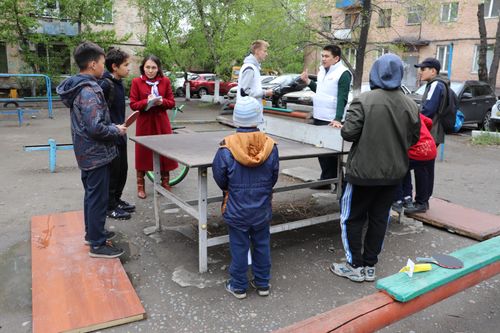 Оценка – непригодны. В Кызыле проверили состояние детских площадок и выявили ряд нарушений