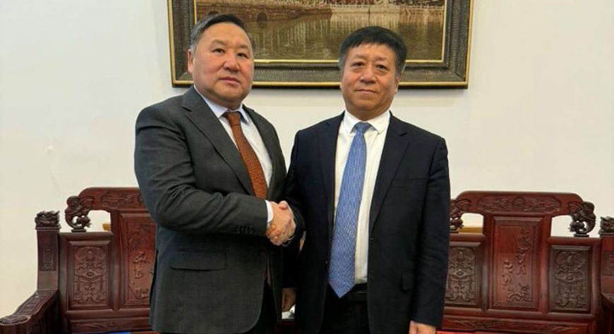 Тываның Баштыңы Россияда Кыдат Улус Республиканың онза болгаш бүрүн эргелиг элчини-биле ужурашкан