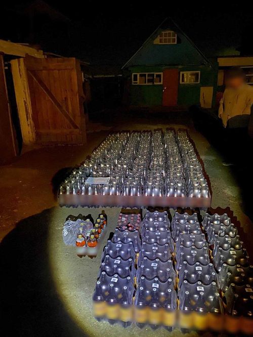 Житель Сут-Хольского района обвинён в повторной продаже алкоголя, полиция изъяла 1,5 тонны спиртного