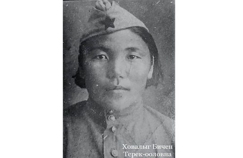 Улуг-Хемниң эрес-дидим дайынчы кызы