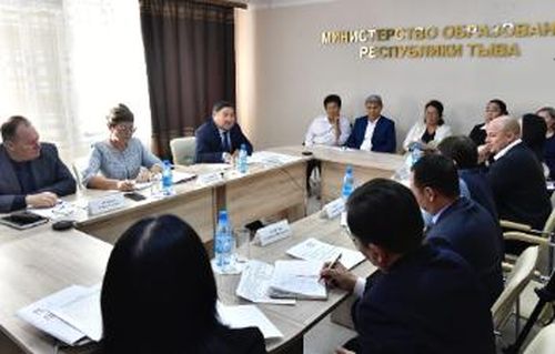 Глава Тувы поручил разработать систему повышения качества образования