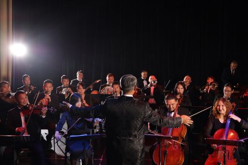 Тувинский симфонический оркестр имени В. Тока получил в подарок монгун-тайгинского яка-сарлыка