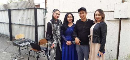 Приятное с полезным: на избирательном участке выступают артисты 