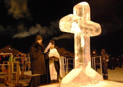 Кызылда Крещениеде сугже кирер черже хөй-ниити транспорту-биле чедип болур