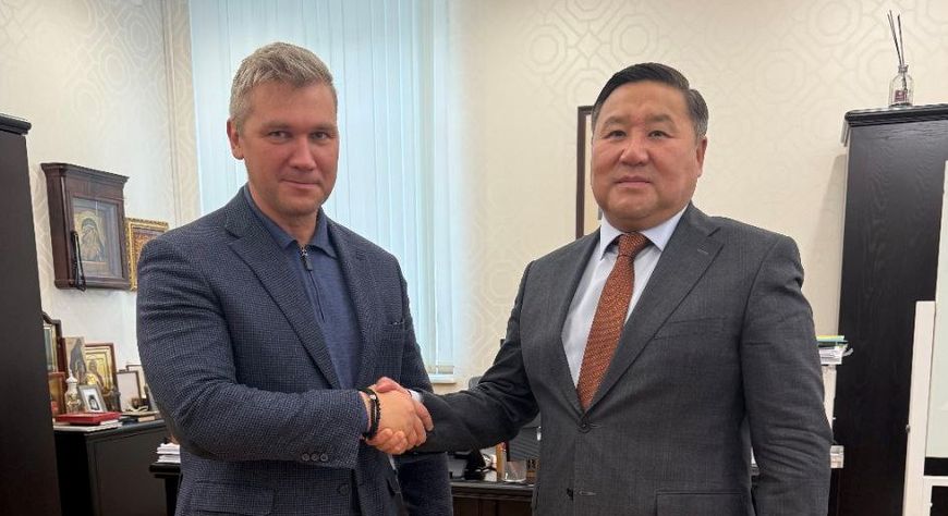 Глава Тувы провел рабочую встречу с первым заместителем министра культуры Российской Федерации Сергеем Обрывалиным