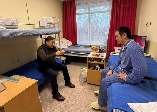 Владислав Ховалыг амгы үеде Москвада эмнедип турар Тывадан дайынчыларга чораан