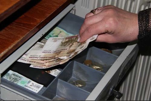 Своровал деньги из кассы