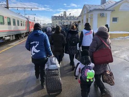 «Единая Россия» окажет гуманитарную помощь эвакуированным с Донбасса жителям