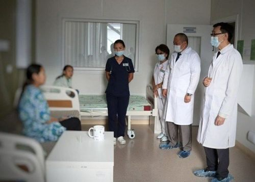 Лечение детей, пострадавших от отравления в лагере, находится под контролем министра здравоохранения региона