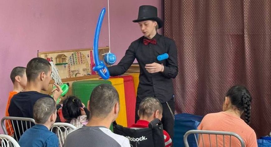 Активисты «Добрых Сердец Тувы» устроили праздник для воспитанников Дерзиг-Аксынского интерната