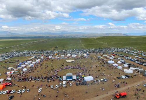 Тываның тос кожууну июнь төнчүзүнге чедир Наадымны байырлаар