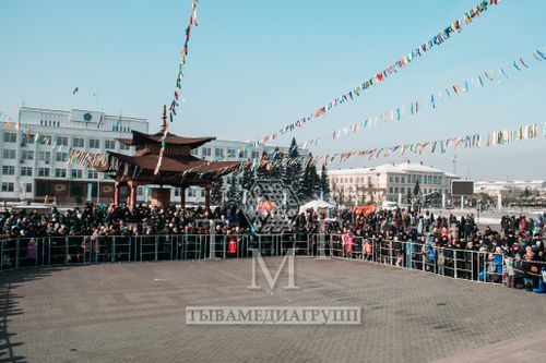 Шагаа на площади Арата