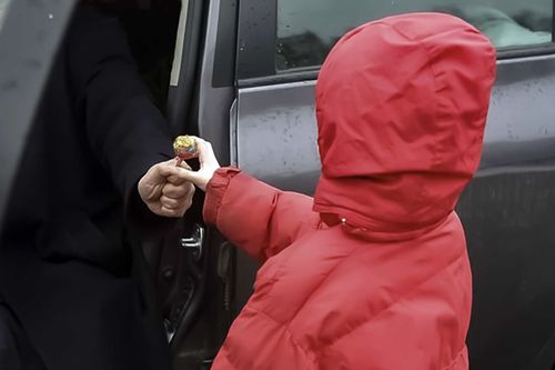 Хөлзээзинниг хоорайга ажы-төл дээш хүннүң-даңның дүвүрелдери каш катап улгадыр