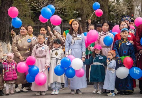 Владислав Ховалыг: "От всей души желаю вам интересных летних каникул и ярких впечатлений!"