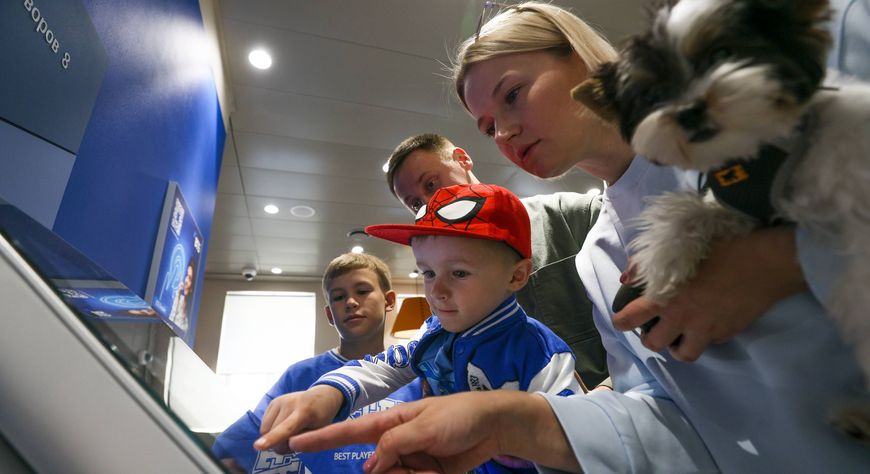 Новогодняя сказка: банк предложил разнообразить досуг с домашним театром