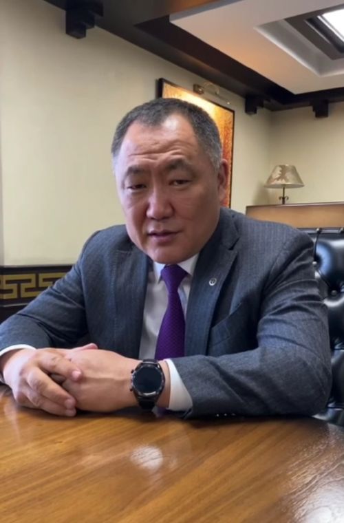 ГЛАВА ТУВЫ ПРОВЕЛ ТРАДИЦИОННУЮ ВСТРЕЧУ С ВЫПУСКНИКАМИ ВУЗОВ СИЛОВЫХ ВЕДОМСТВ РОССИИ