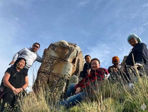 В предгорьях хребта Танну-Ола в Тес-Хемском районе найдены петроглифы 